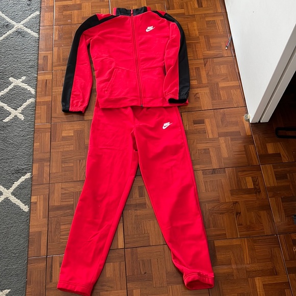 Nike Other - Red and Black Nike Set Boys matching sweatpant and zip up! Sz XL